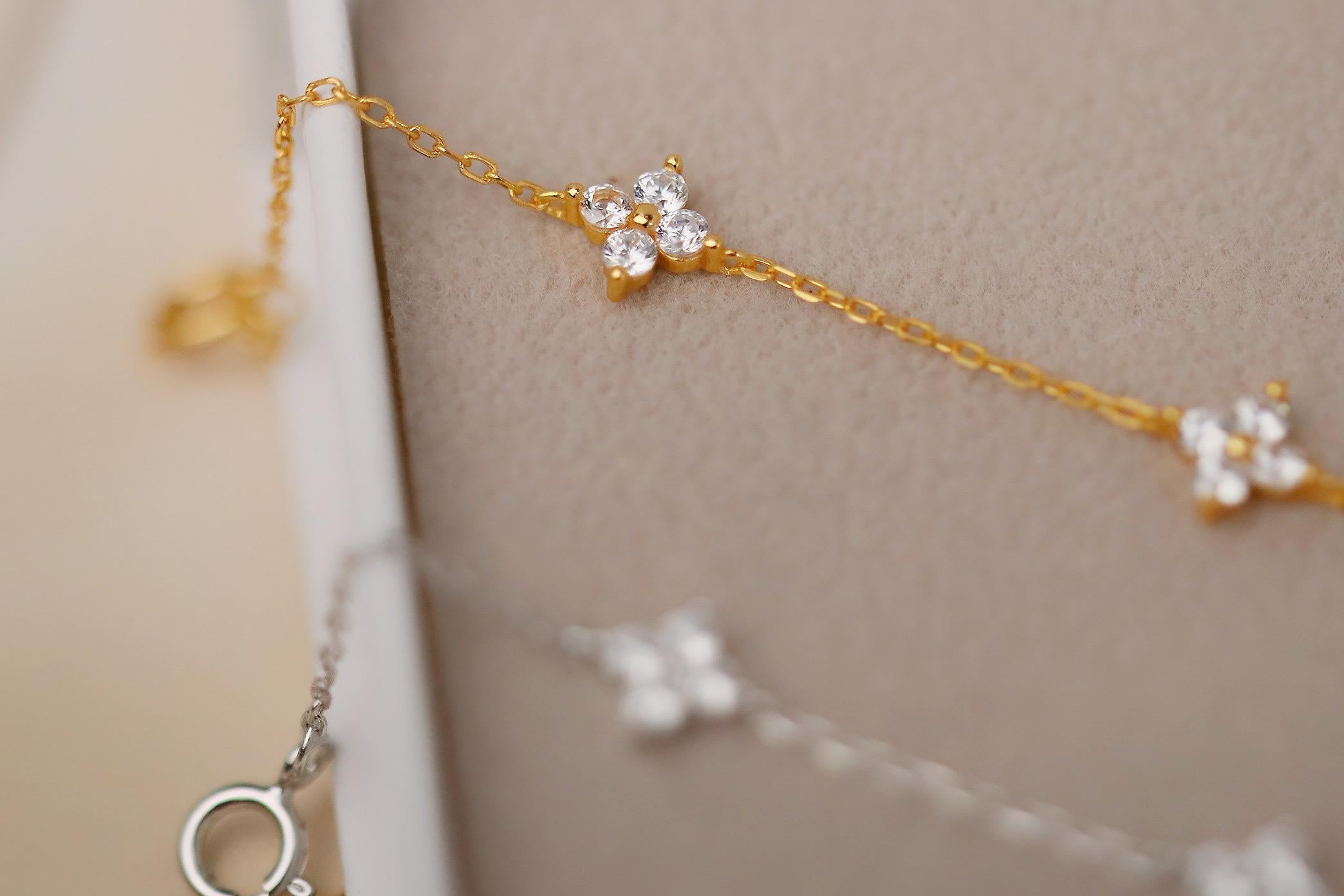 Sterling Silver Lucky Four Leaf Clover Bracelet – Christmas Gift for Her, Gold Dainty Stacking Sterling Silver Lucky Four Leaf Clover Bracelet – Christmas Gift for Her, Gold Dainty Stacking