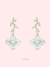 Gardenia Shell Crystal Earrings