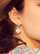 Gardenia Shell Crystal Earrings