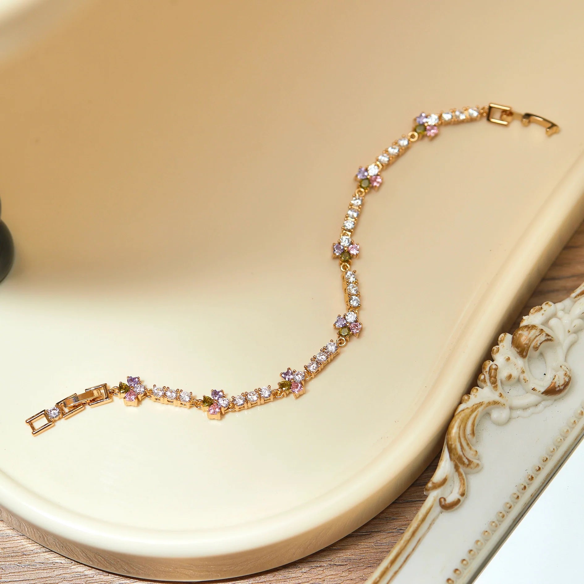 Secret Garden Olive Green Zircon Candy-Colored Bracelet – Unique Vintage-Inspired Luxury Jewelry Secret Garden Olive Green Zircon Candy-Colored Bracelet – Unique Vintage-Inspired Luxury Jewelry