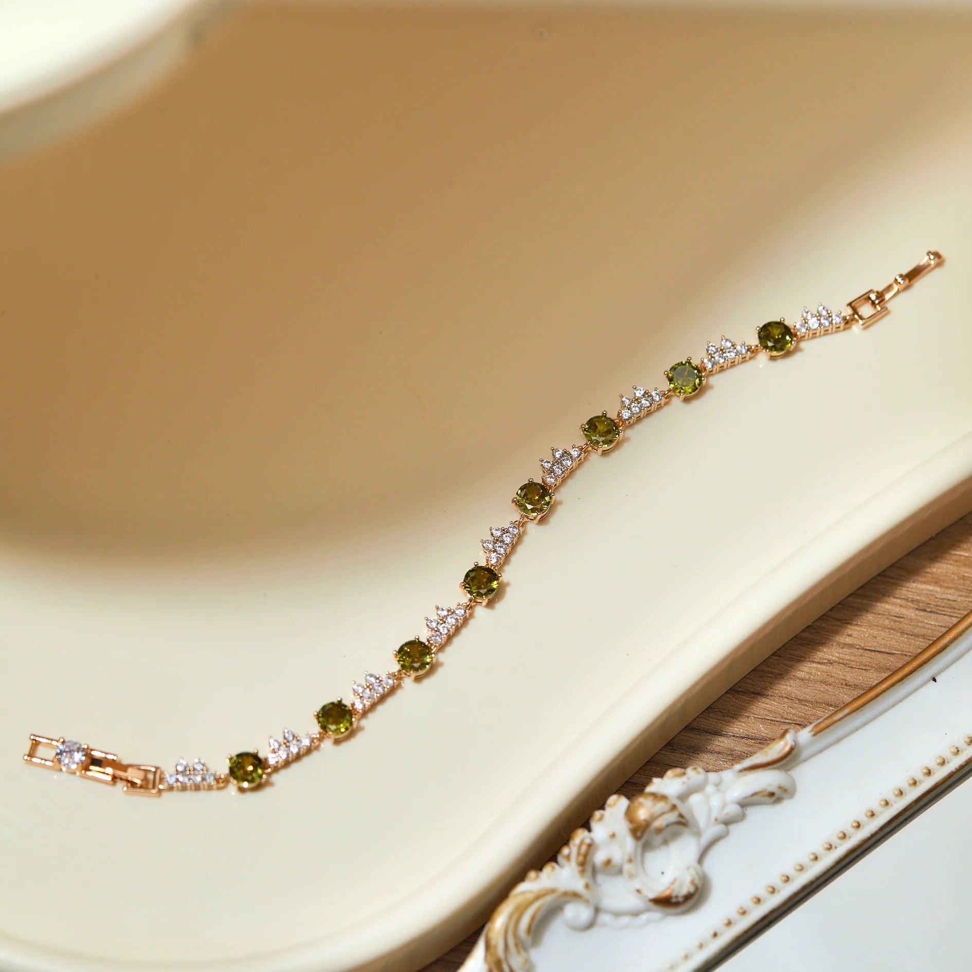 Secret Garden Olive Green Zircon Candy-Colored Bracelet – Unique Vintage-Inspired Luxury Jewelry Secret Garden Olive Green Zircon Candy-Colored Bracelet – Unique Vintage-Inspired Luxury Jewelry