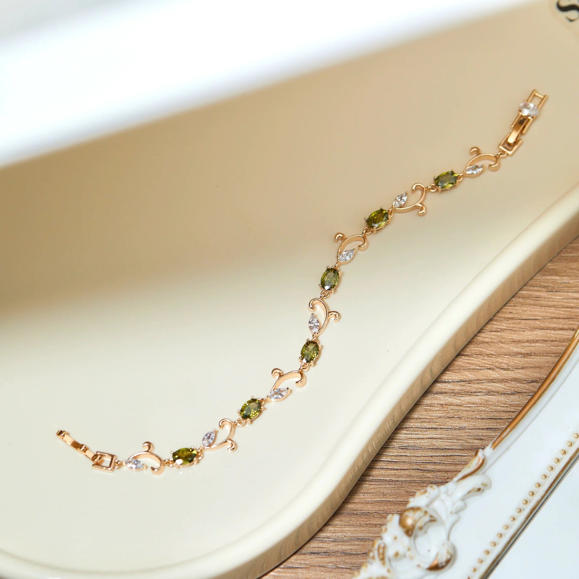 Secret Garden Olive Green Zircon Candy-Colored Bracelet – Unique Vintage-Inspired Luxury Jewelry Secret Garden Olive Green Zircon Candy-Colored Bracelet – Unique Vintage-Inspired Luxury Jewelry