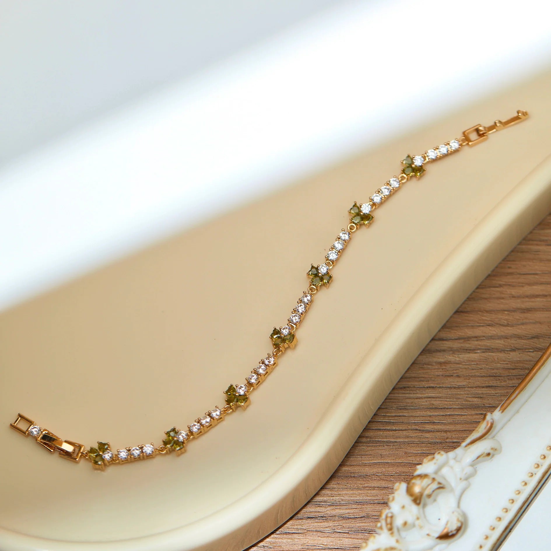 Secret Garden Olive Green Zircon Candy-Colored Bracelet – Unique Vintage-Inspired Luxury Jewelry Secret Garden Olive Green Zircon Candy-Colored Bracelet – Unique Vintage-Inspired Luxury Jewelry