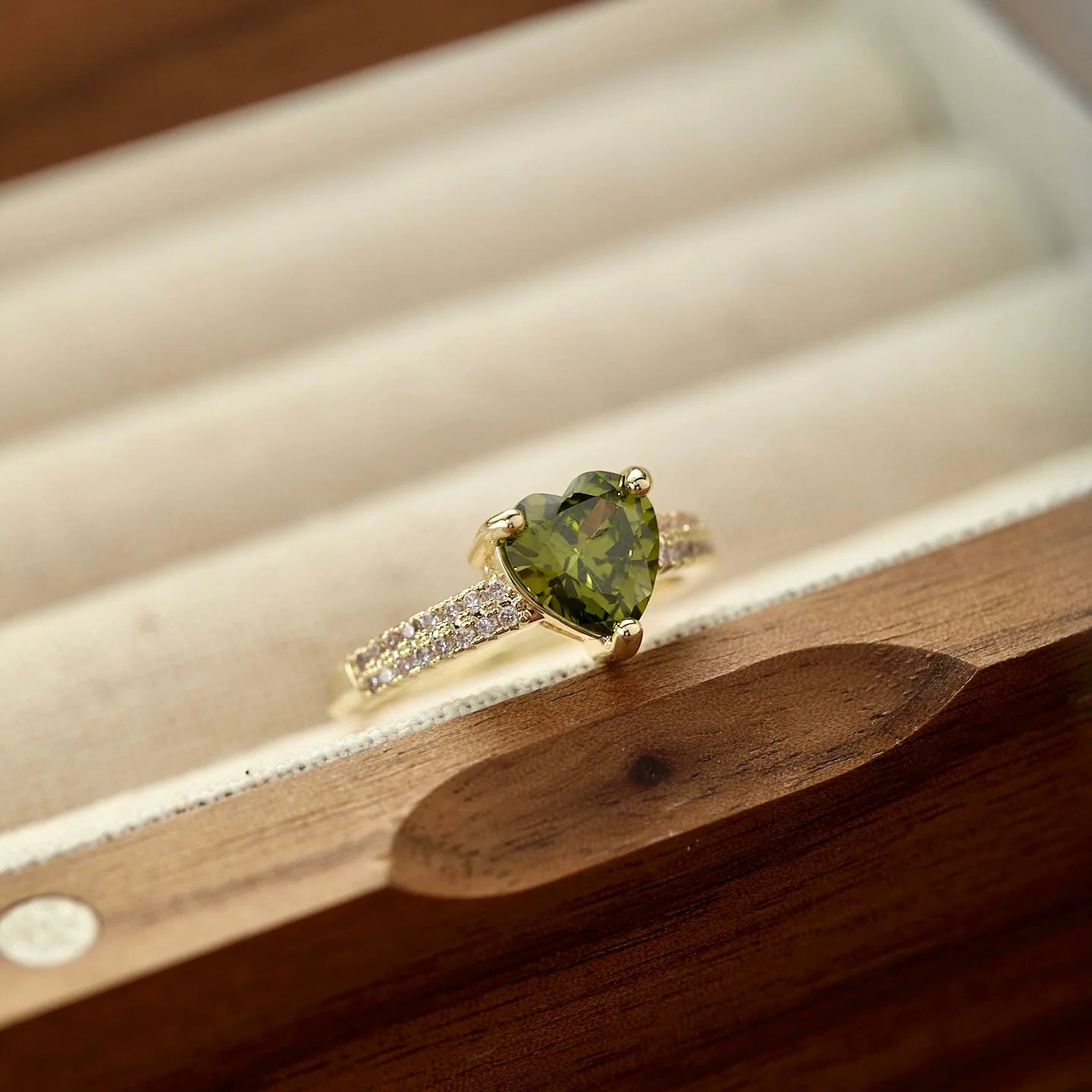 Misty Forest Olive Green Zircon Heart & Bow Jewelry Set – Earrings, Ear Cuffs & Bracelet, Vintage-Inspired Sparkling Design Misty Forest Olive Green Zircon Heart & Bow Jewelry Set – Earrings, Ear Cuffs & Bracelet, Vintage-Inspired Sparkling Design