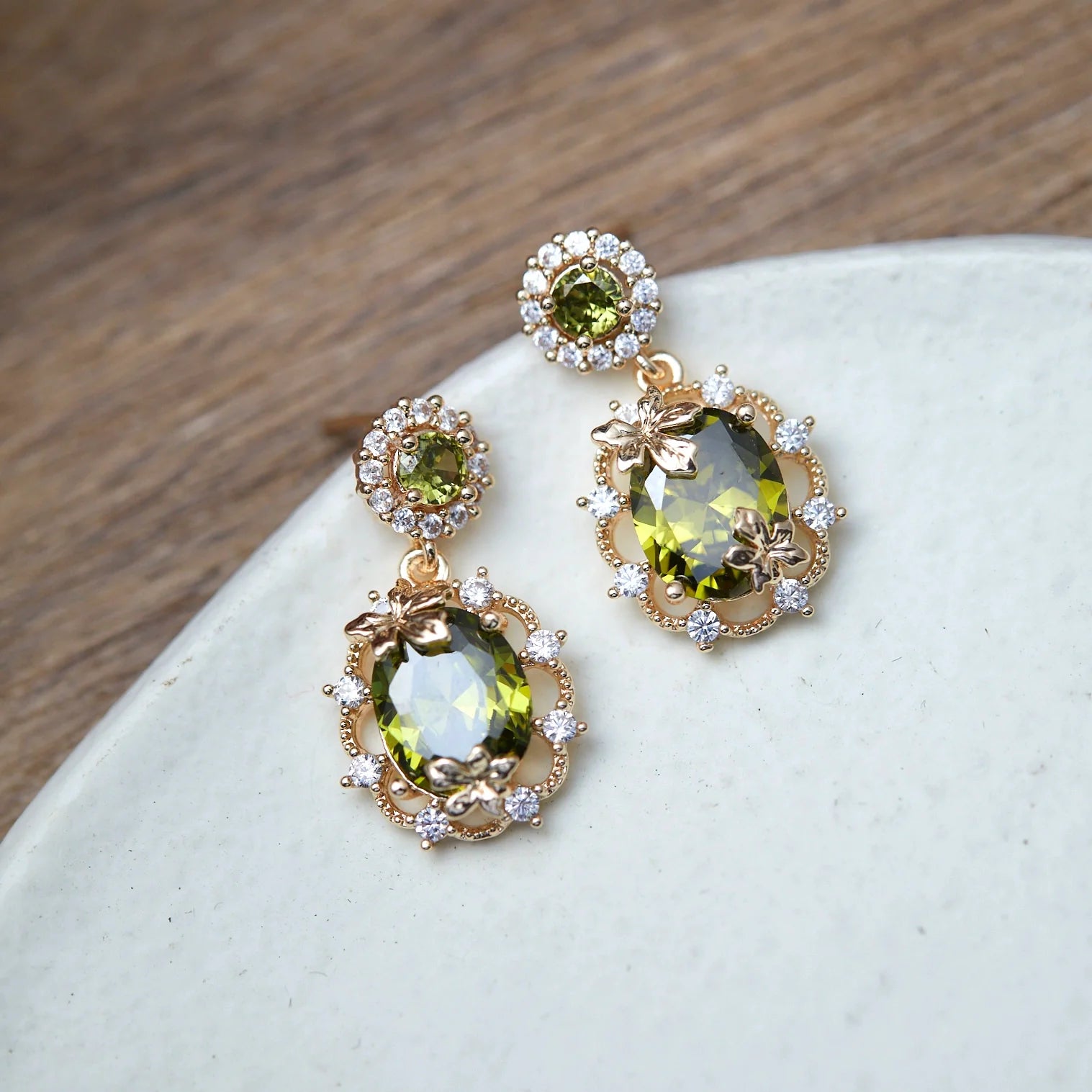 Emerald Forest Dreams Collection – Olive Green Zircon Maple Leaf Jewelry Set (Stud Earrings, Ear Cuff, Bracelet, Necklace) Emerald Forest Dreams Collection – Olive Green Zircon Maple Leaf Jewelry Set (Stud Earrings, Ear Cuff, Bracelet, Necklace)