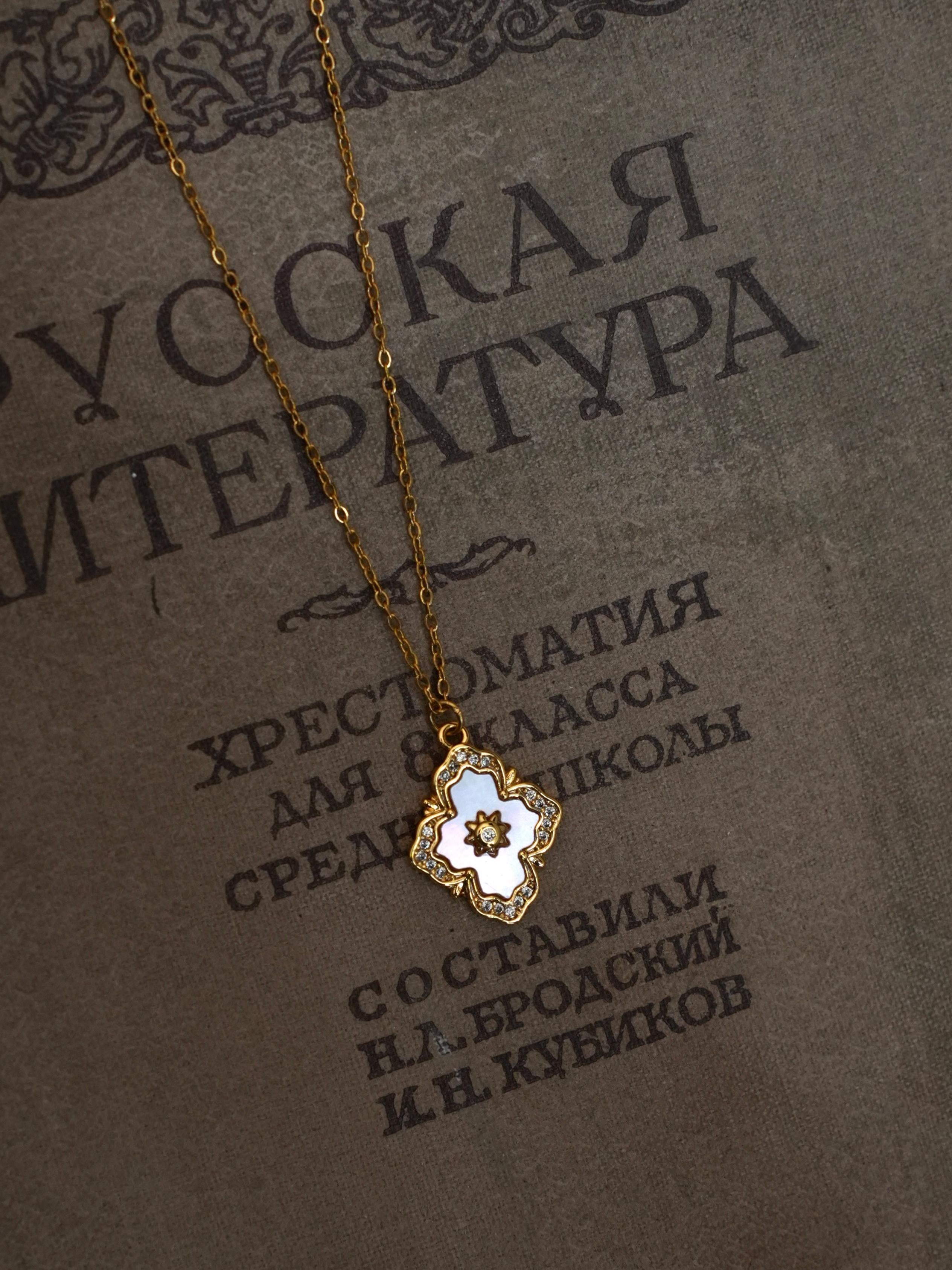 minimalist silver necklace