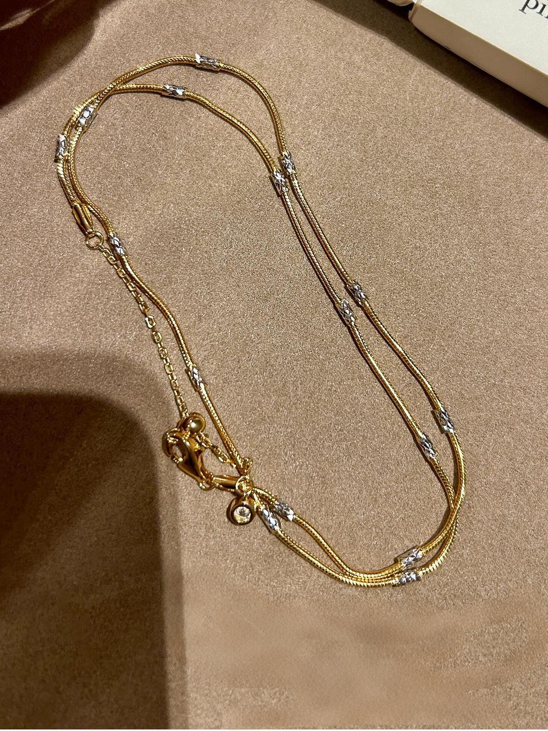 minimalist gold necklace