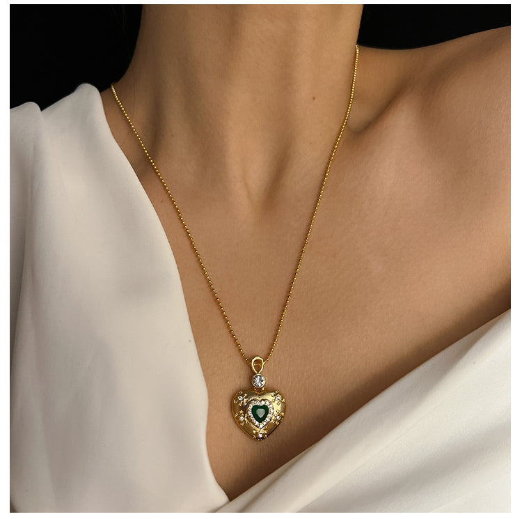 retro statement necklace