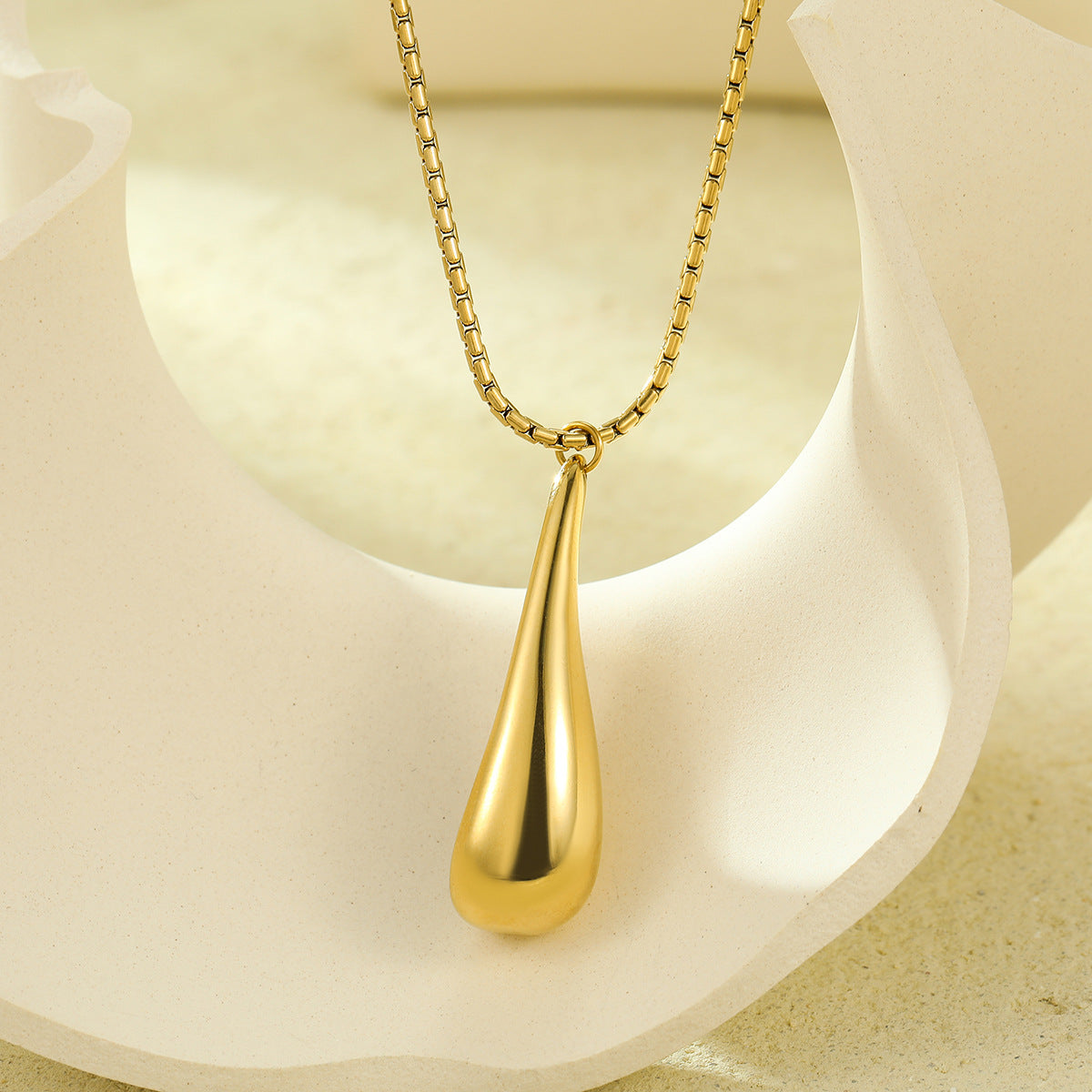 Oversized Teardrop Pendant Necklace