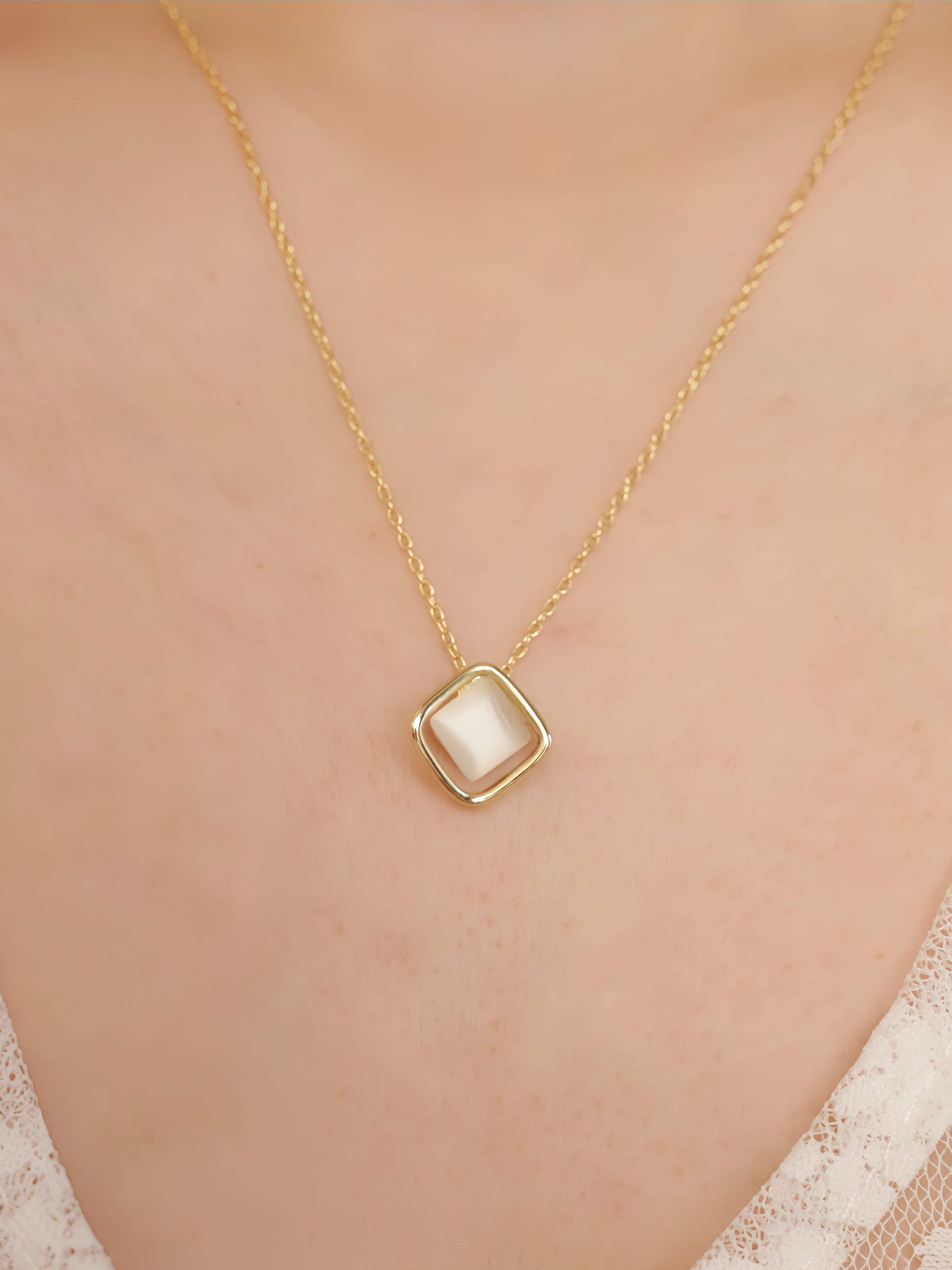 dainty gold necklace