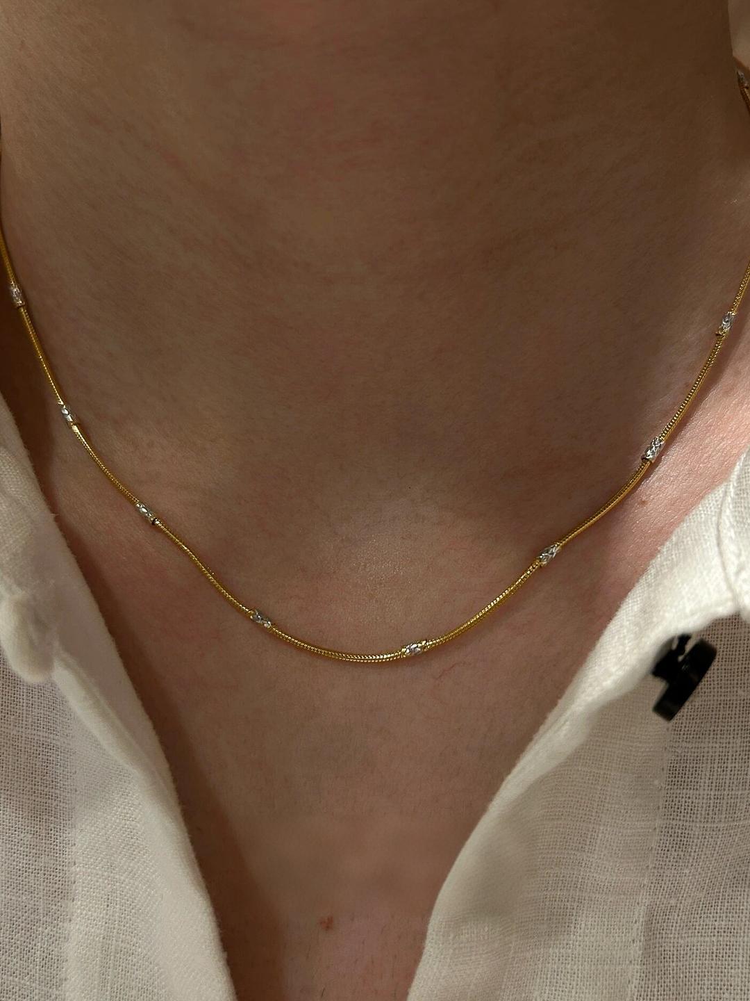 minimalist gold necklace