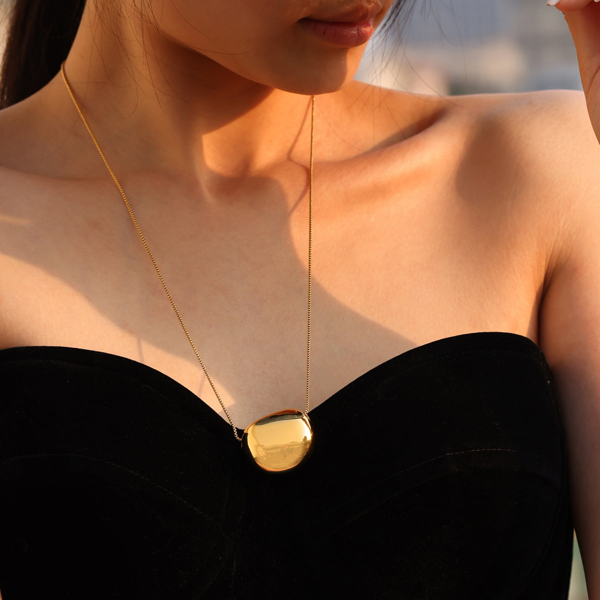 Minimalist Round Pendant Necklace