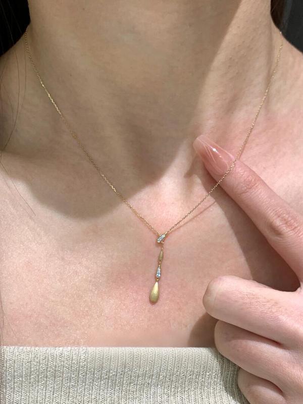 dainty gold necklace